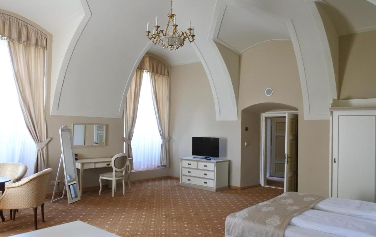 Hotel Gino Park Palace Považská Bystrica エクステリア 写真
