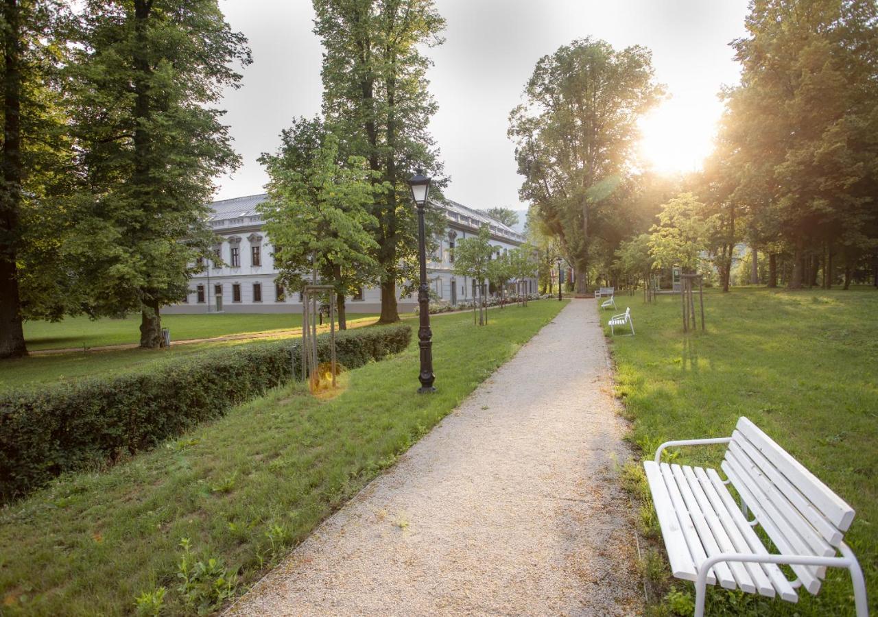 Hotel Gino Park Palace Považská Bystrica エクステリア 写真