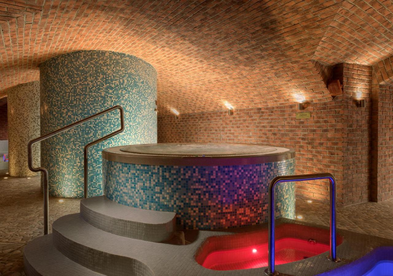 Hotel Gino Park Palace Považská Bystrica エクステリア 写真