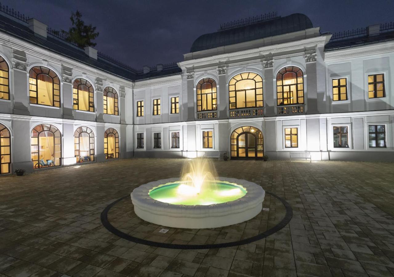 Hotel Gino Park Palace Považská Bystrica エクステリア 写真