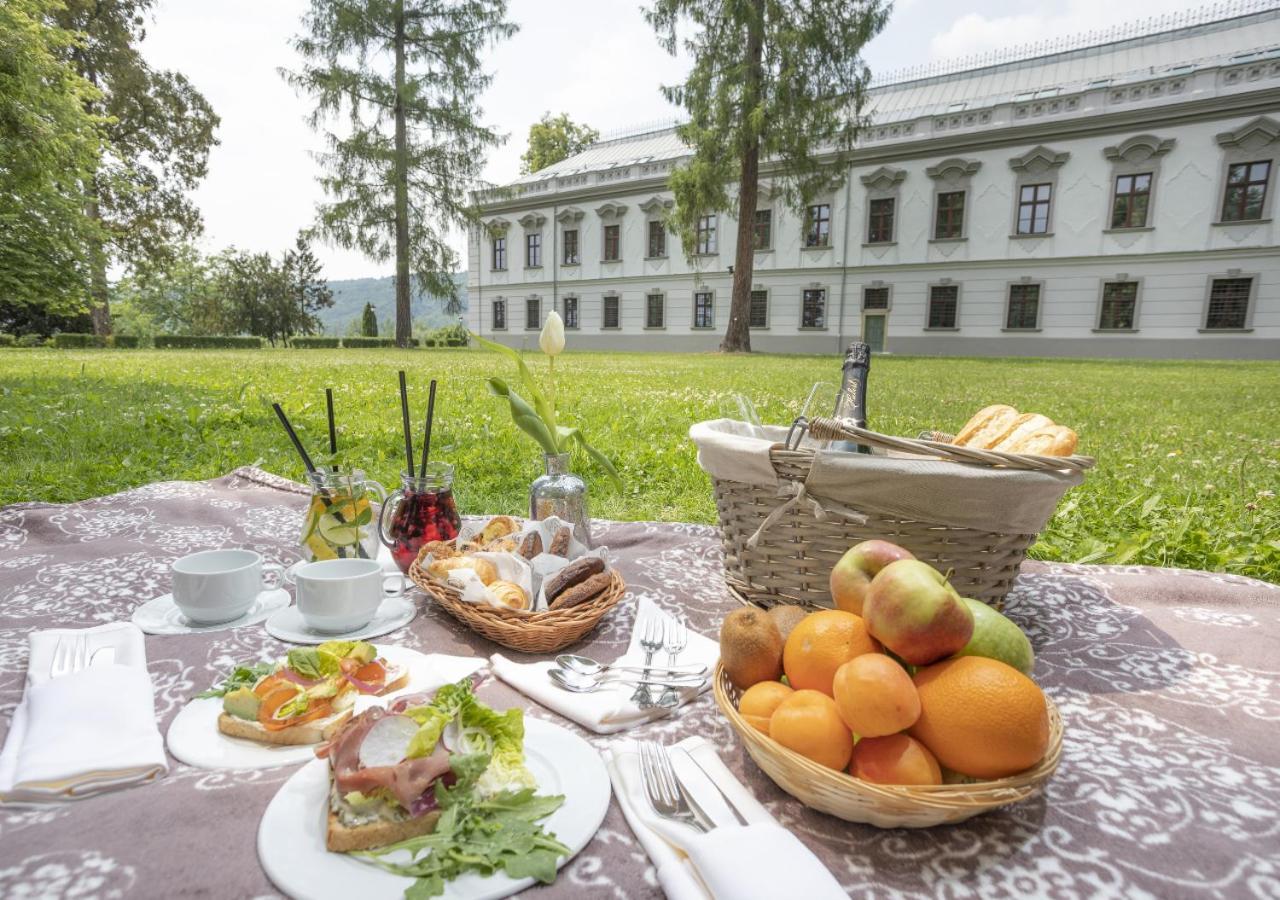Hotel Gino Park Palace Považská Bystrica エクステリア 写真