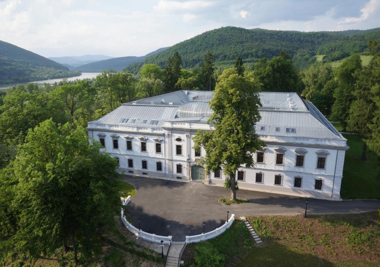 Hotel Gino Park Palace Považská Bystrica エクステリア 写真