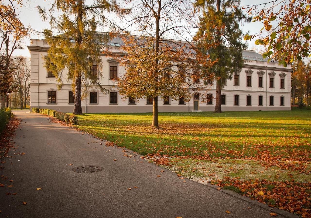 Hotel Gino Park Palace Považská Bystrica エクステリア 写真