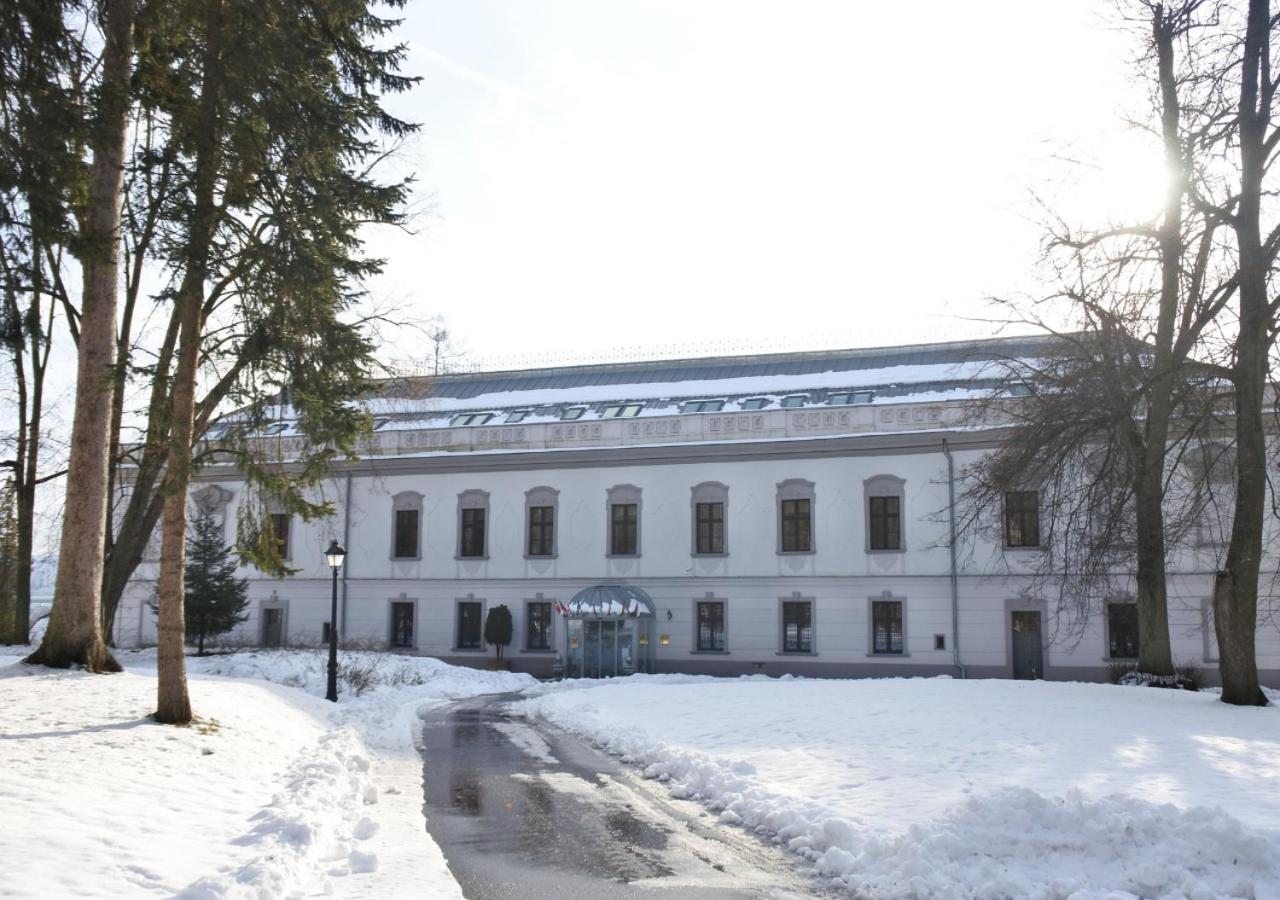 Hotel Gino Park Palace Považská Bystrica エクステリア 写真