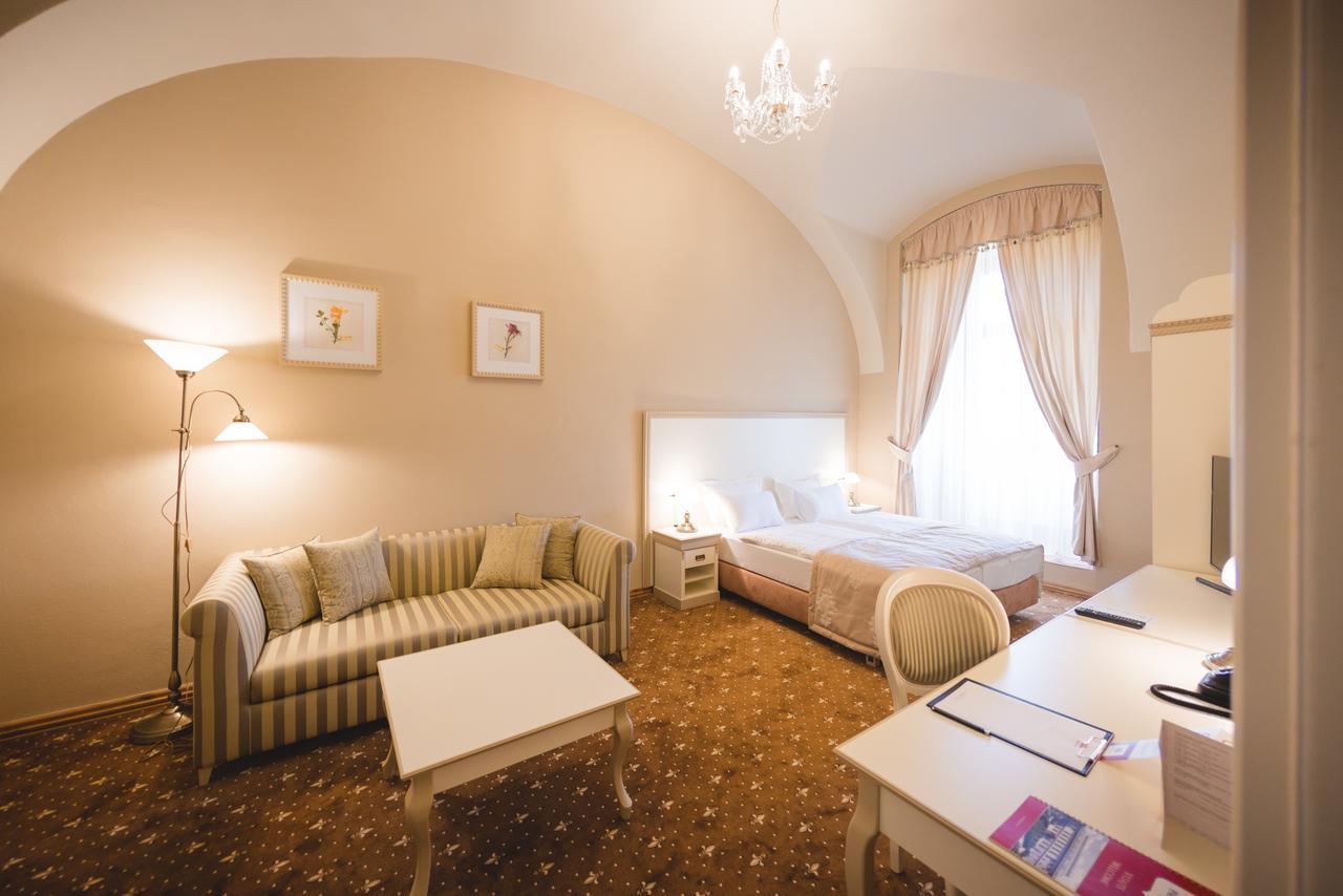 Hotel Gino Park Palace Považská Bystrica エクステリア 写真