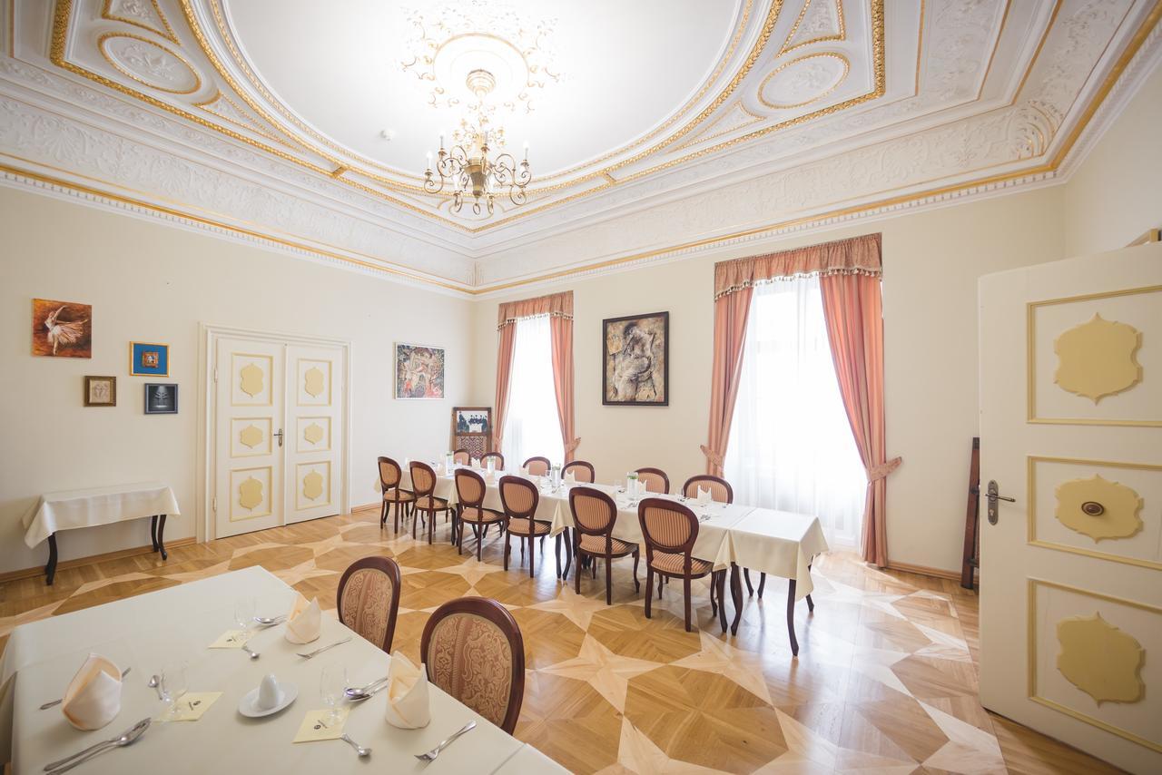 Hotel Gino Park Palace Považská Bystrica エクステリア 写真