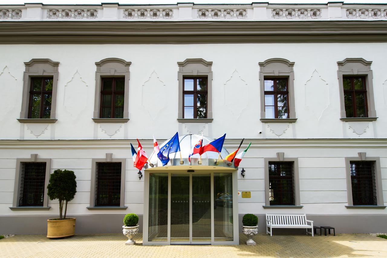 Hotel Gino Park Palace Považská Bystrica エクステリア 写真