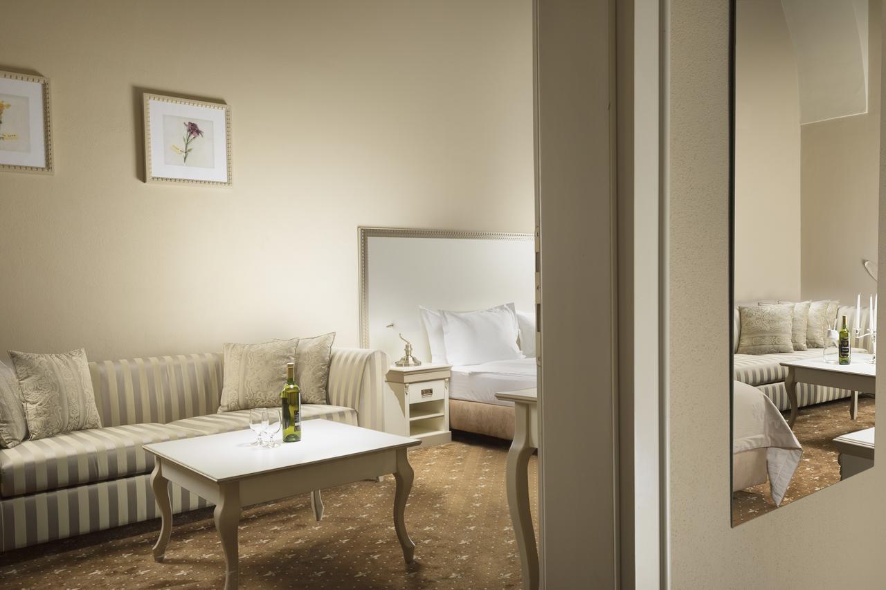Hotel Gino Park Palace Považská Bystrica エクステリア 写真